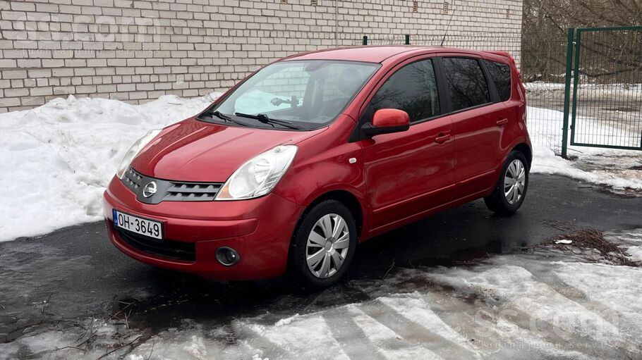 Tehniskā apskate 09.2026
sēdekļu apdare ar ādu (pusāda)
Keyless go
Ziemas