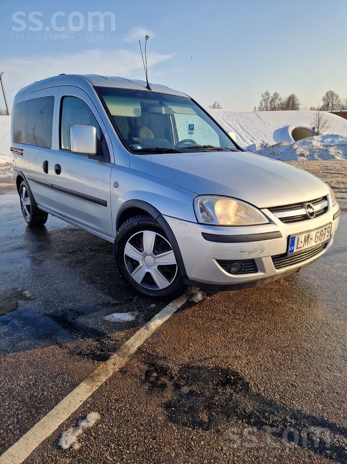 Opel Продаётся Opel Combo. В машине заменены передние а