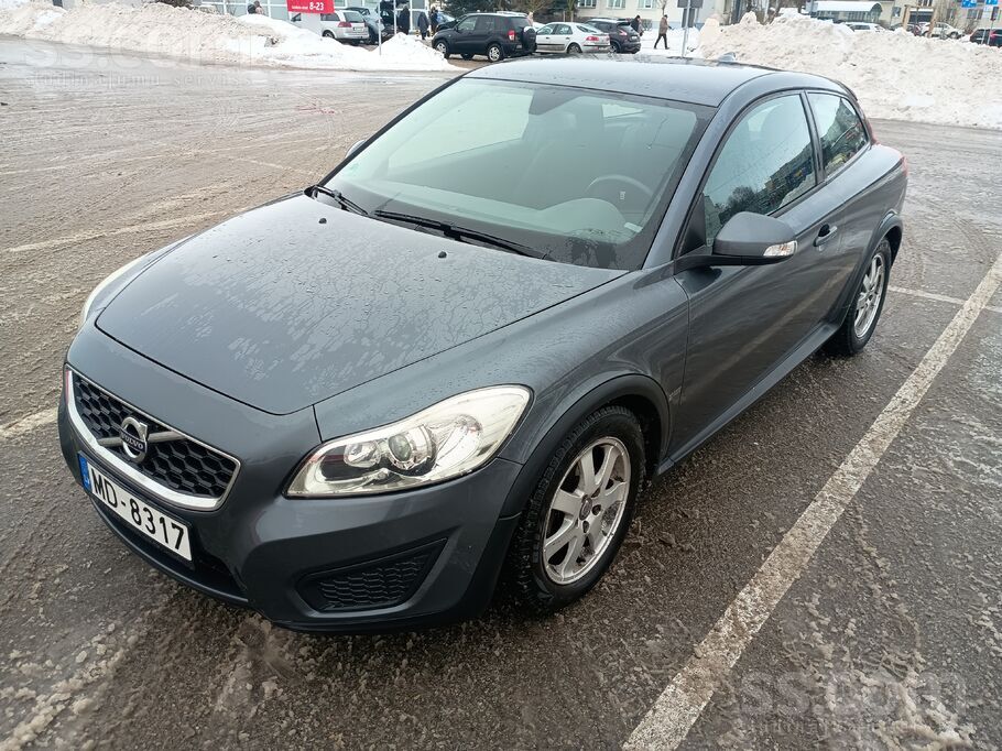 Ekonomisks degvielas patēriņš, labā tehniskā stāvoklī, nesen izgāja tehnisko