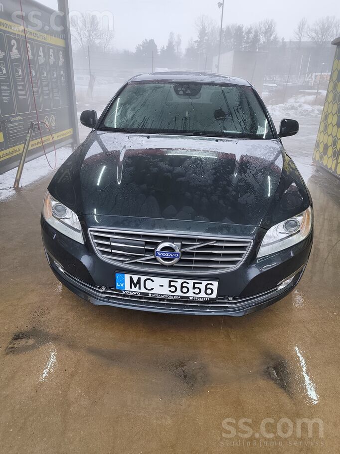 Машина в отличном состоянии в комплекте зимняя резина. Или меняю на BMW