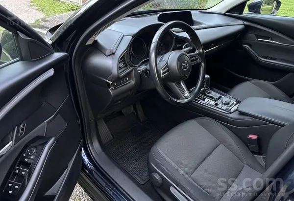 Mazda Pārdodu dinamisku un ekonomisku pilsētas Suv Mazda
