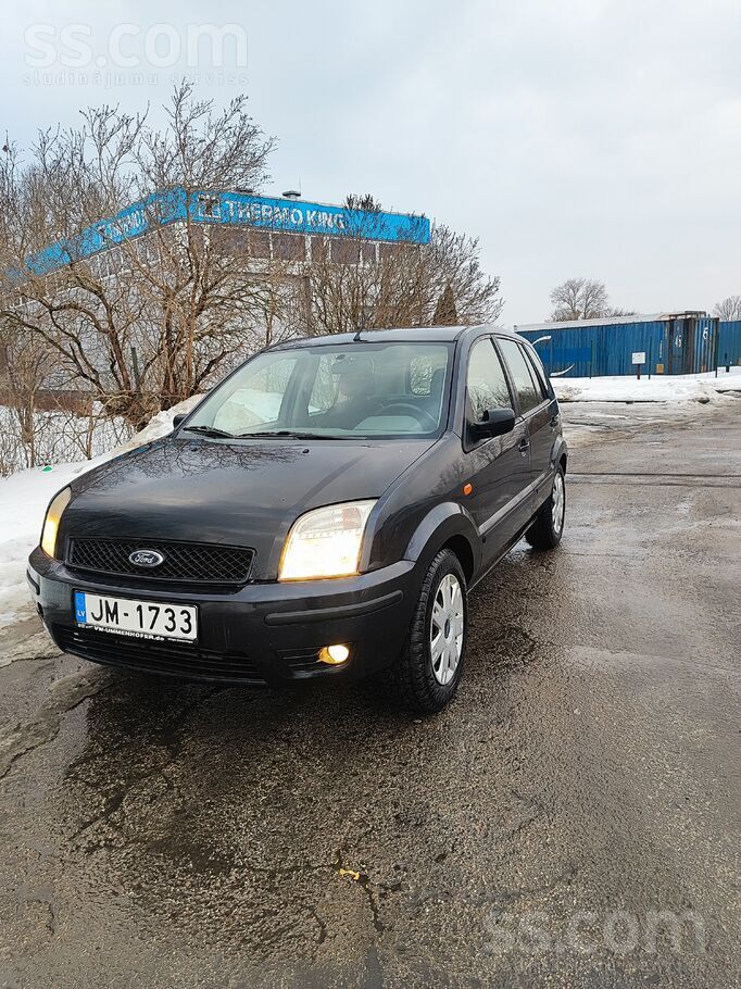 Pārdodu Ford Fusion, 1.4 benzīns. Praktisks un ekonomisks auto. 
Plusi:
Te