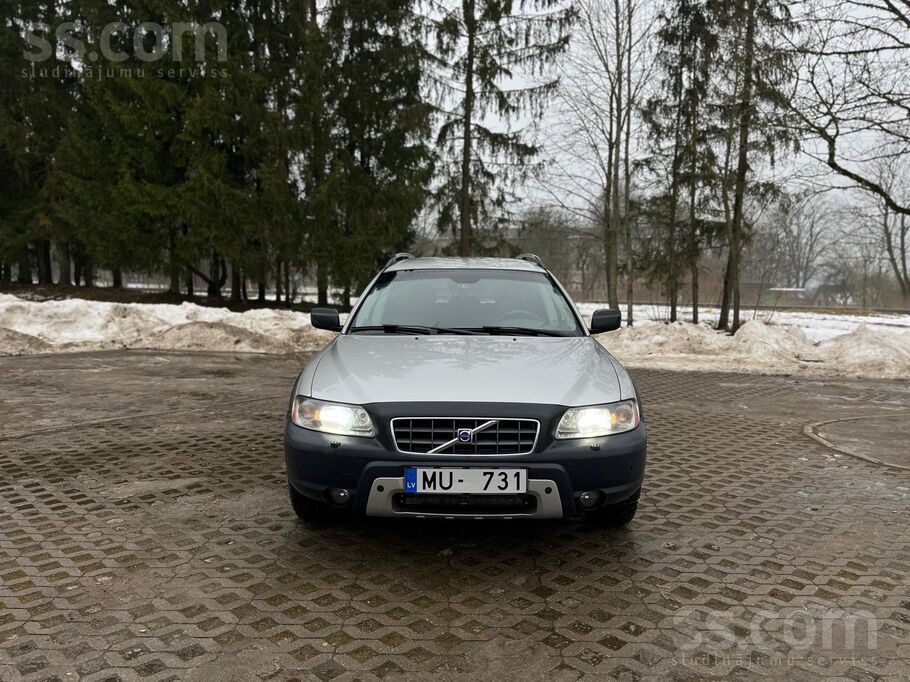 Volvo Volvo Xc70 Awd 136kW. Ir daži maznozīmīgi vizuāli 