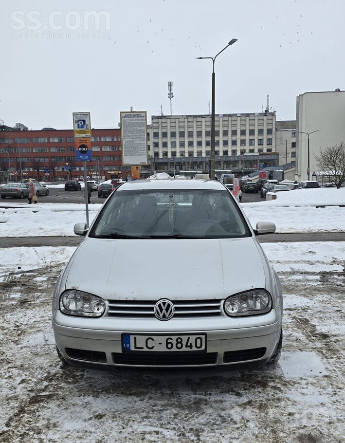 Volkswagen Продаётся VW Golf 4 1.9 Tdi 2003 года. 