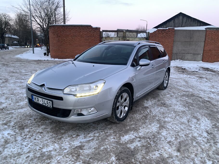 Pārdodu koptu, ekonomisku, ērtu automašīnu bez defektiem. Viss ļoti labā kār