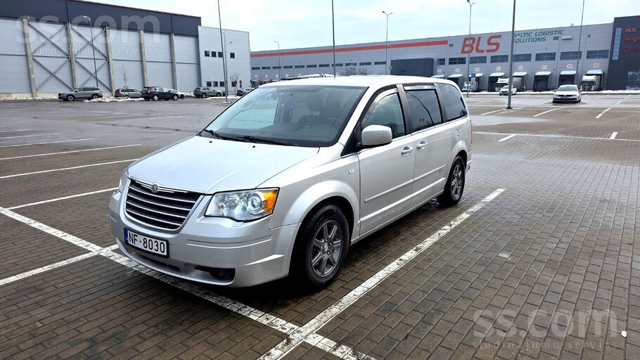Chrysler Pārdošanā uzticams un kopts ģimenes minivens. 