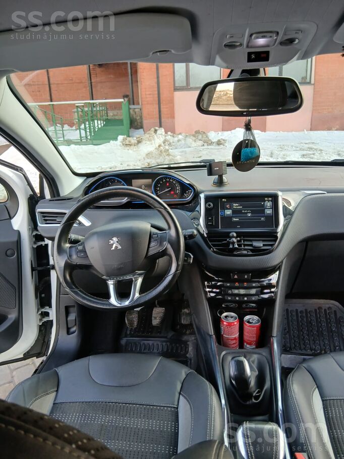 Pārdodu uzticamu un praktisku Peugeot 2008, 2014. gada, ar 1.6 dīzeļa motoru