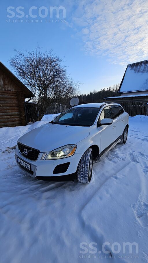 Volvo Sakarā ar jauna auto iegādi īpašnieks pārdod auto 