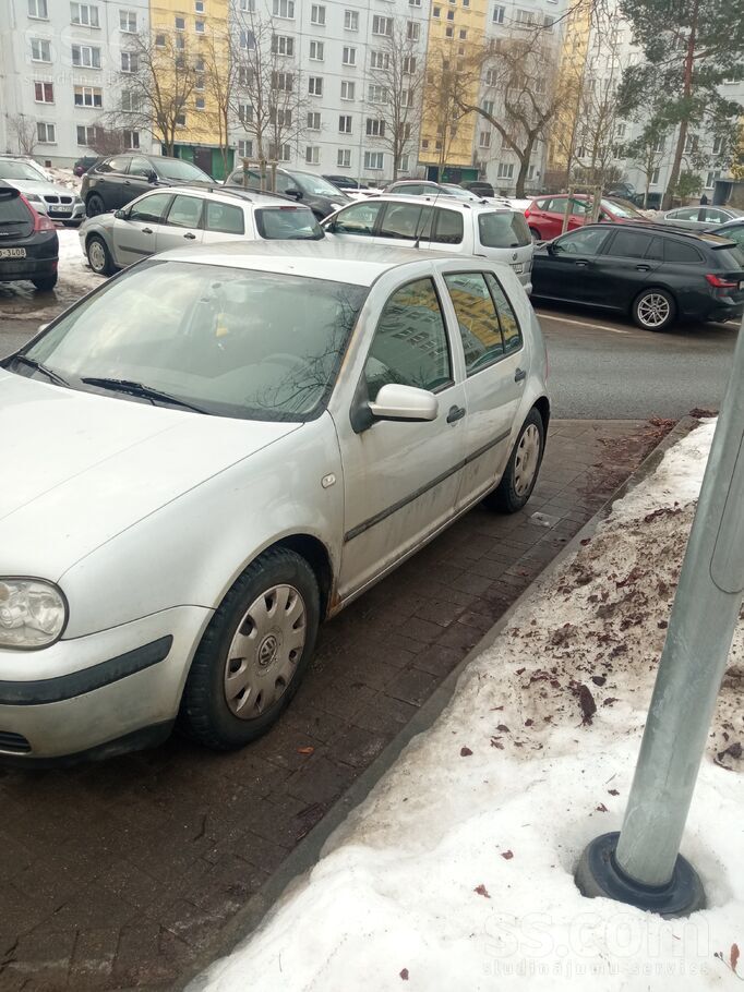 Volkswagen Idiāls auto, sēdies un brauc. jaunas ziemas riepas