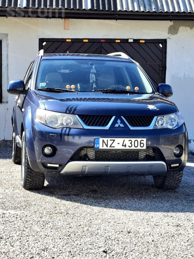 Mašīna pirkta no salona (Latvijā), LV esmu otrais saimnieks. Īsts un paties