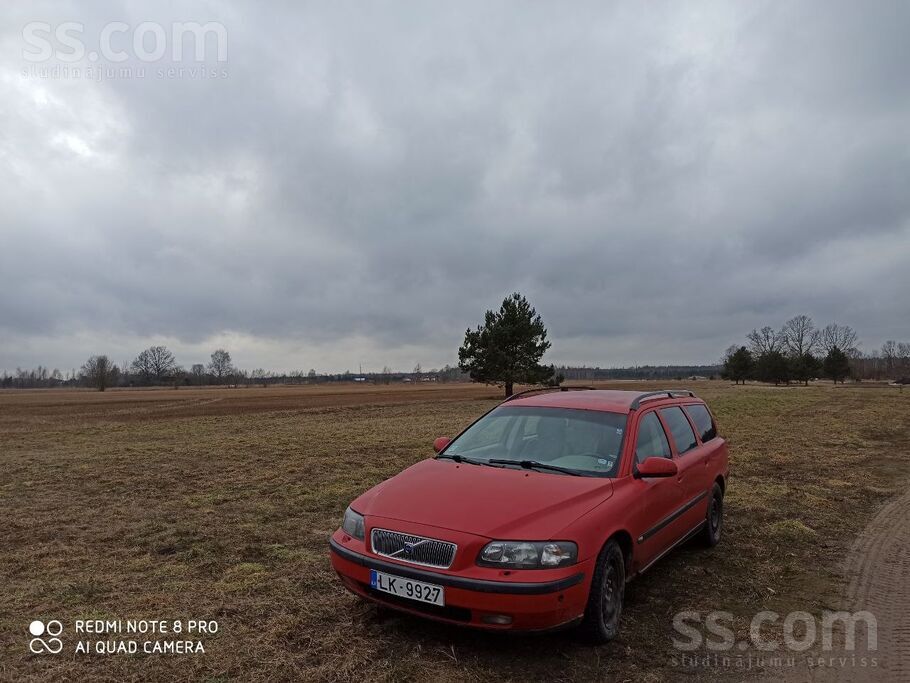 Volvo ar skati , Ir vizuāli defekti no ārpuses. Baltais salons