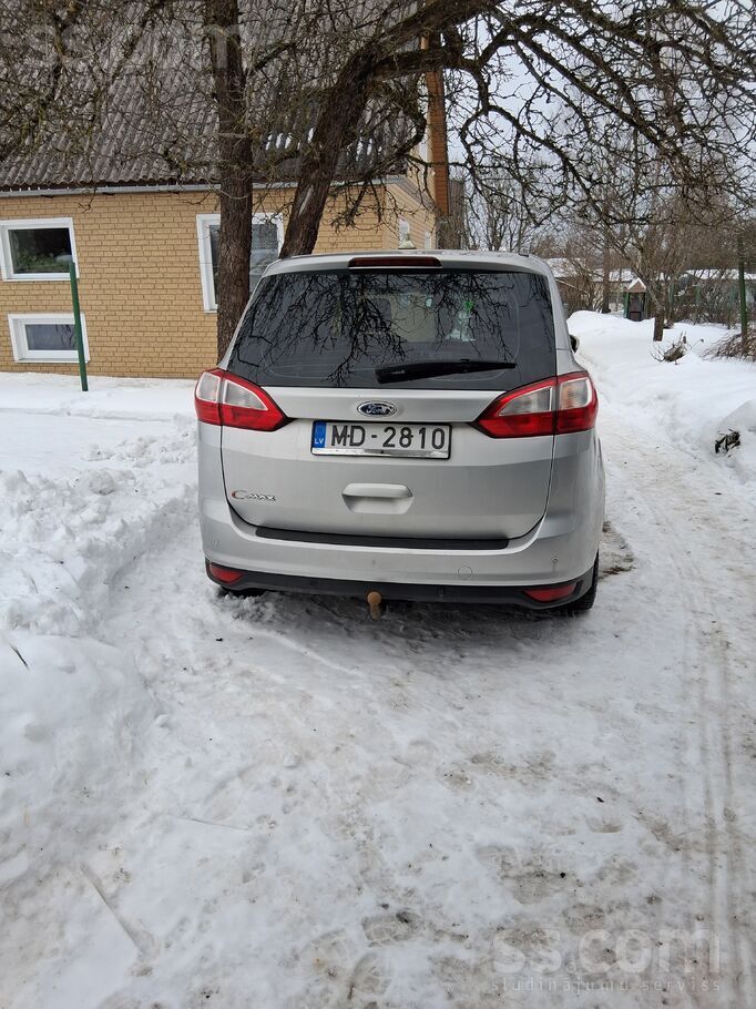Ford Pārdodu bildēs redzamo labi kalpojošo Fordiņu. Cen