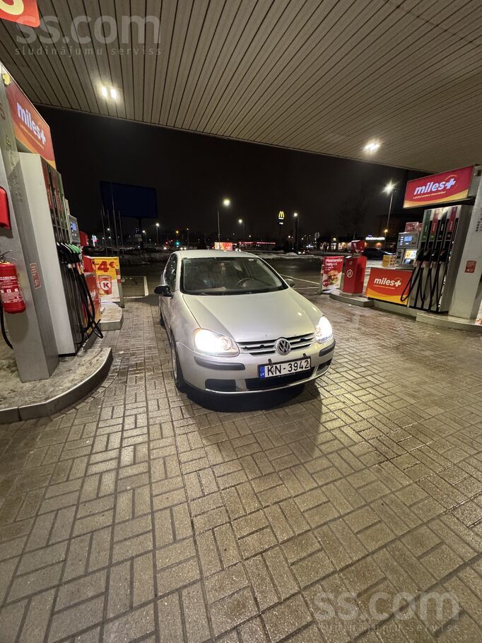 Продаю гольф 5 купе , 1.9 дизель, 2004 года, имеются дефекты, как внешне, та