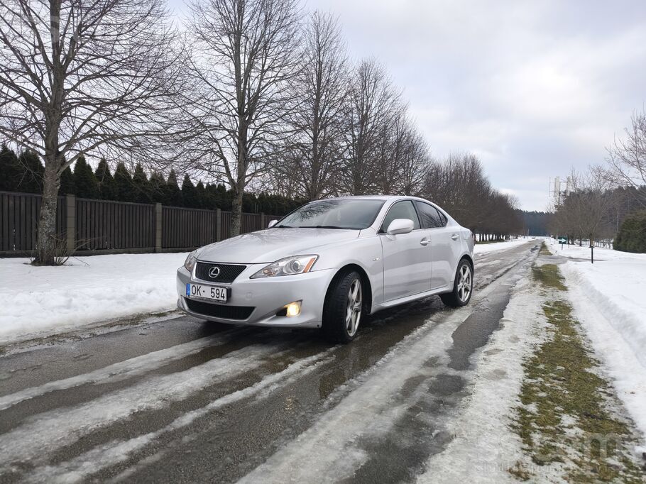 Pārdodas Lexus is220d. 
Labā tehniskā, skate līdz jūnijam. 
Ir sīki vizuāl