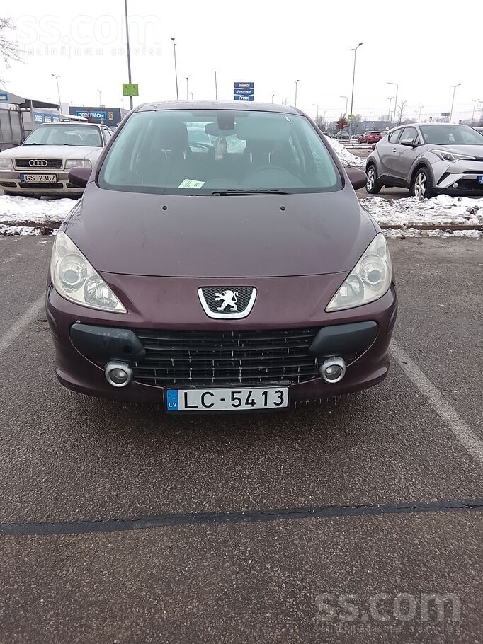 Pārdodu Peugeot 307 1.4 bendzns -gāze.
Vairāk info zvanot.
Tehniskā apsk
