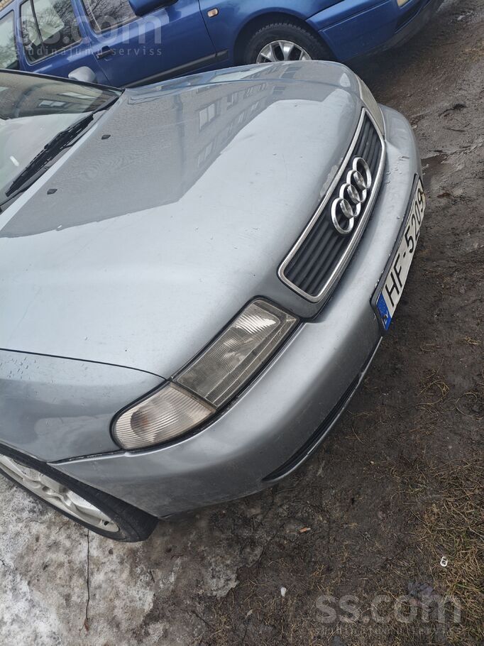 Audi Rūc brauc bremzē, viss kam jāstrādā arī strādā, ar