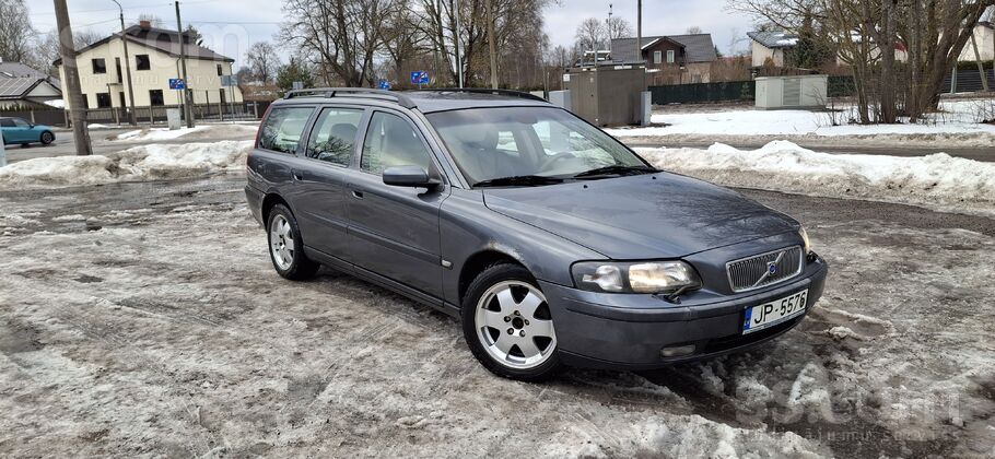 Pārdodu Volvo V70 2.4D 120kw. Sīkāka informācija pa telefonu.
