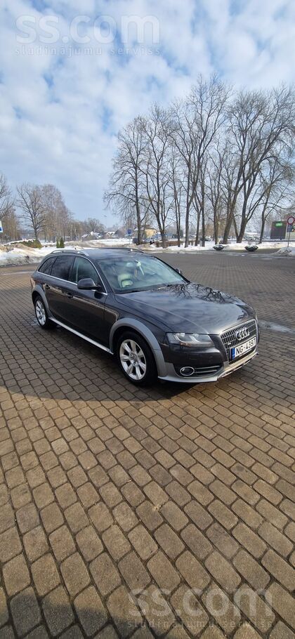 Audi Pārdod Audi A4 Allroad 2010 gada. Auto ir labā teh