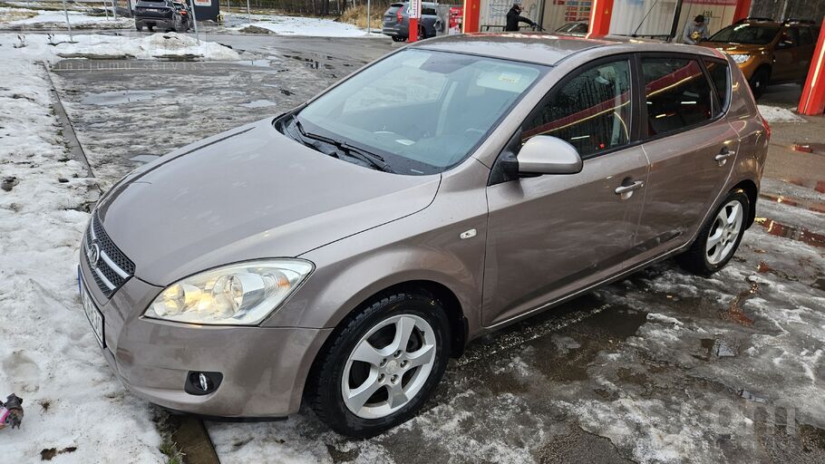 Pārdodu savu Kia Cee'd 2007 1.4 109Hp.
Ritoša pilnīgi sataisīta. Aizdedzes