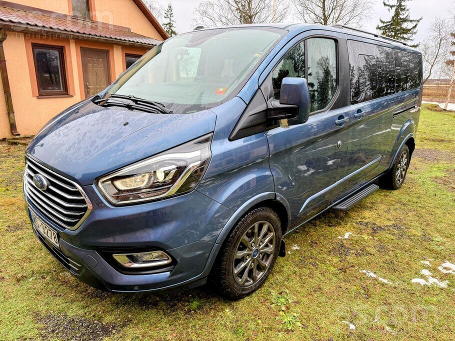 Ford Pārdod Ford Tourneo Custom. Viens saimnieks, iegād