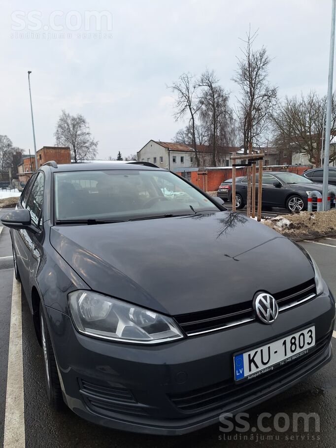 Volkswagen Pārdod ekonomisku un uzticamu auto