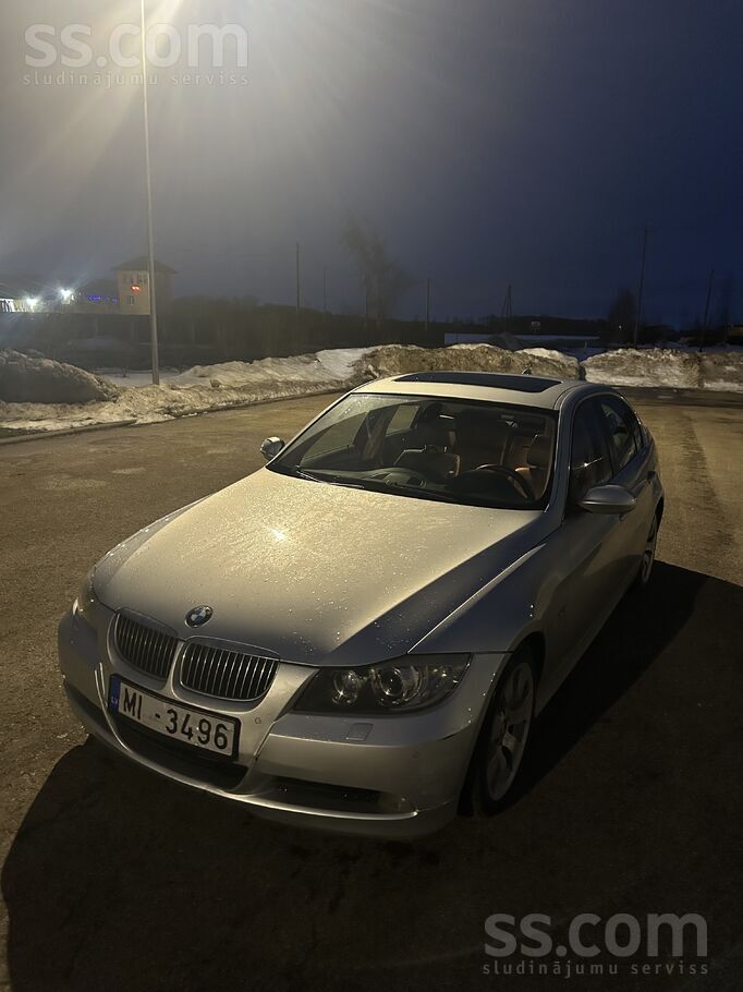 Pardodu BMW e90 325 ar 3.0d M57.
Pdc gan priekšā gan aizmugure
Keyless Go