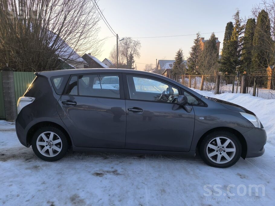 Toyota Toyota Verso 2.0 2011г, дизель, 6-Кпп, в хорошем т