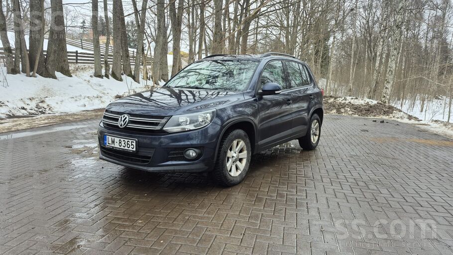 Volkswagen VW Tiguan 2.0Tdi ar sešu pakāpju manuālo kārbu. Zi