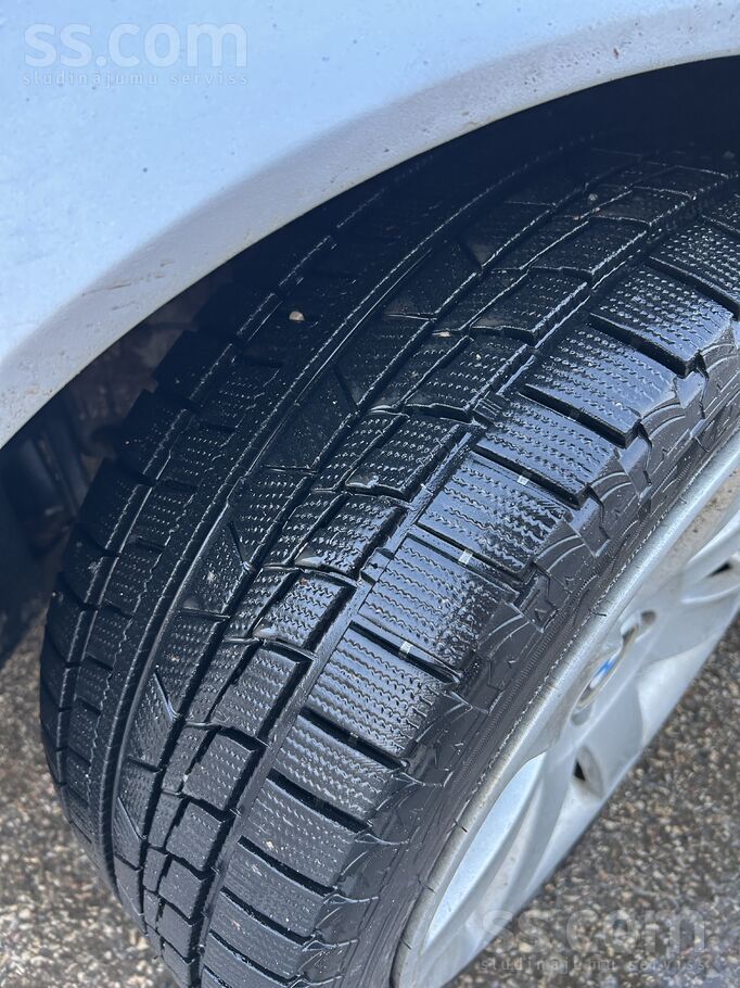 Vizuāli defekti rūsa, tehniski viss labi izniemot aizmugures bremzes to došu