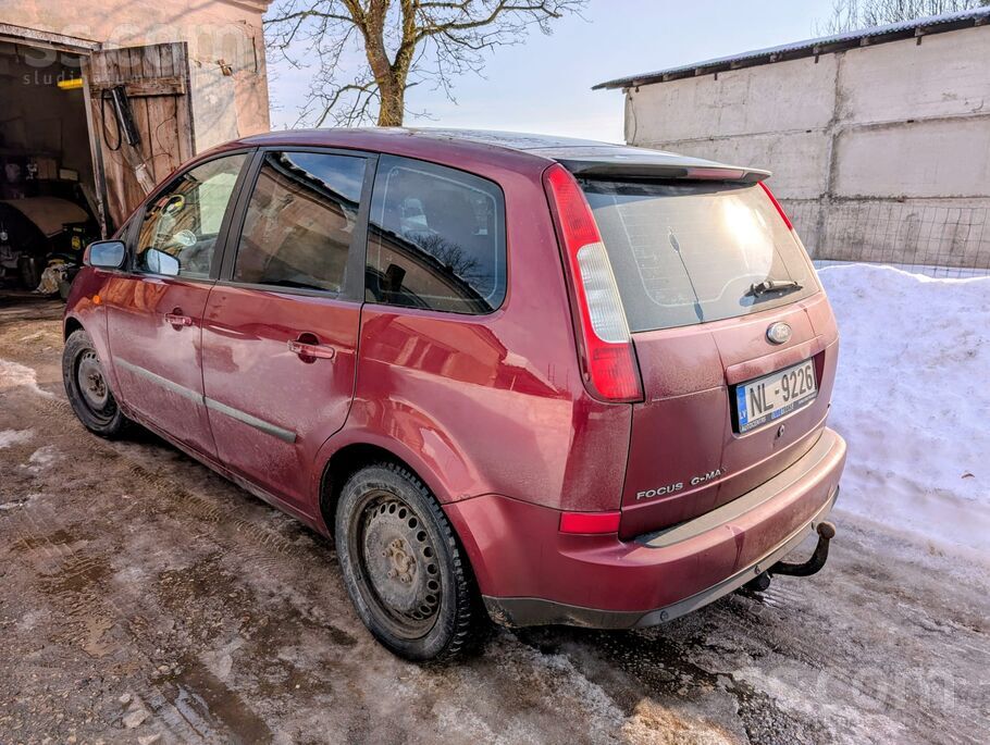 Ford Pardodu laba stavokli auto, gan tehniski gan vizua