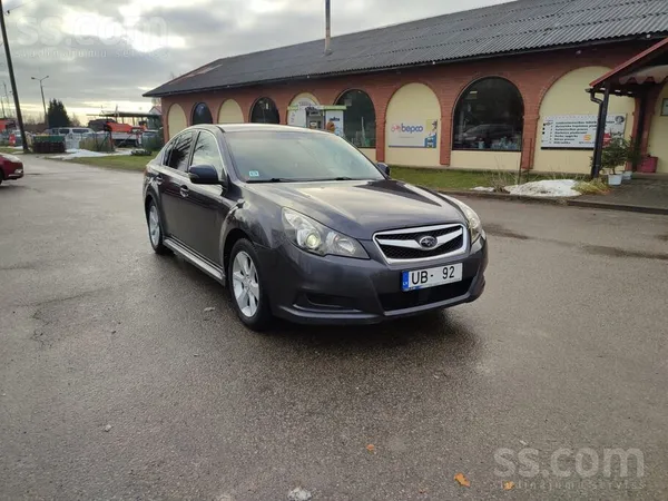 Pardodu auto braucošs stavokli vizuālie defekti kas bildes dzinējs karba str