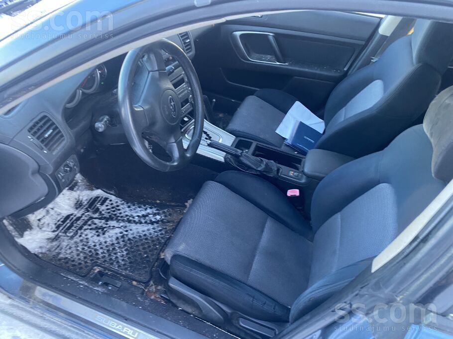 Pardodu auto braucošs stavokli vizuālie defekti kas bildes dzinējs karba str