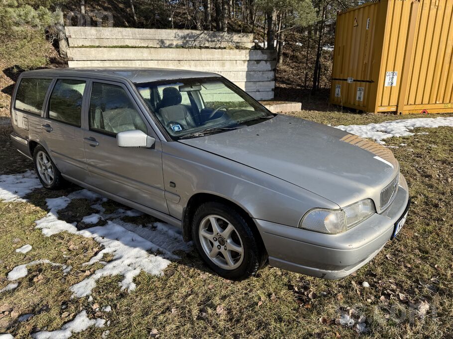 Pārdodu V70 Bez rūsas, jo nācis no itālijas, kondicionieris darbojas, motors