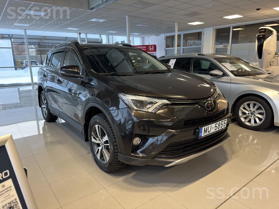 Pārdodam Toyota Rav4 2.0 benzīns Awd - uzticams un pilnībā aprīkots Suv.