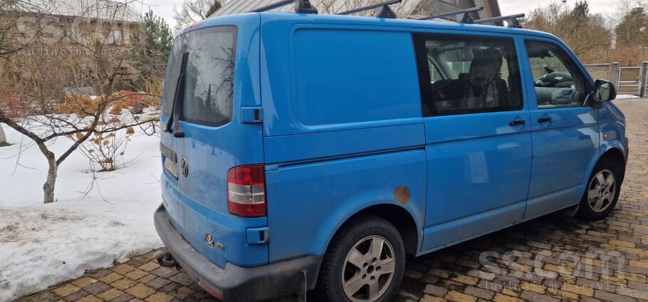 Volkswagen Uz tirgu dodās savs Smurfu krāsas busiņš. 