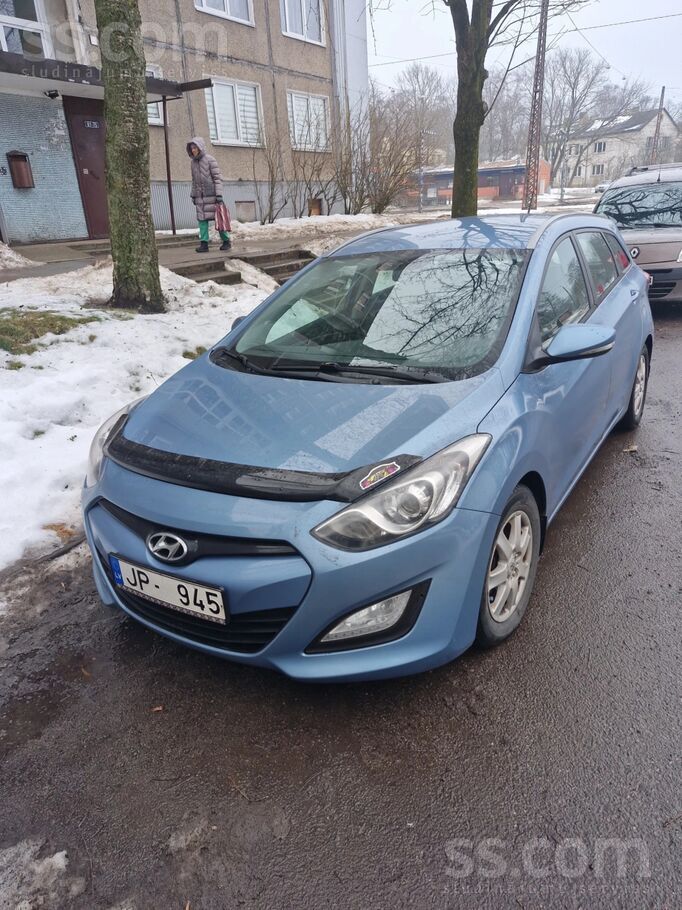 Hyundai I30 . 94Kw. -Tumšs auduma salons.
-Apsildāmas priekšējās sēdvietas