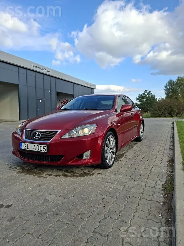 Pardodas auto labā stāvoklī, ļoti patīkami un dinamisks uz ceļa. Virsu stāv