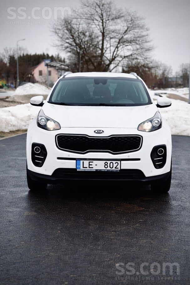 Pārdod Kia Sportage 1.7d AT. Jauns auto iegādāts Latvijā. Apkopes veiktas pi
