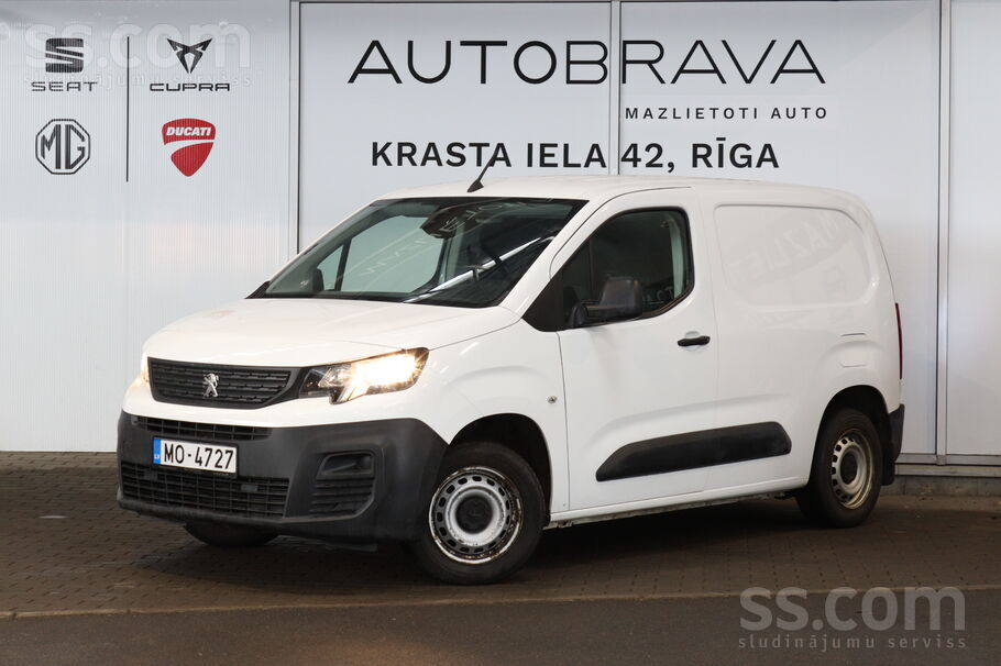 Piedāvājam Peugeot Partner L1. 1.2 Puretech Pro benzīna dzinējs. 81Kw/110Zs.