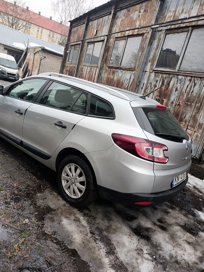 Pārdodu Renault Megane 2010 gads, benzīns.
Mašīna teicama stāvoklī, skate