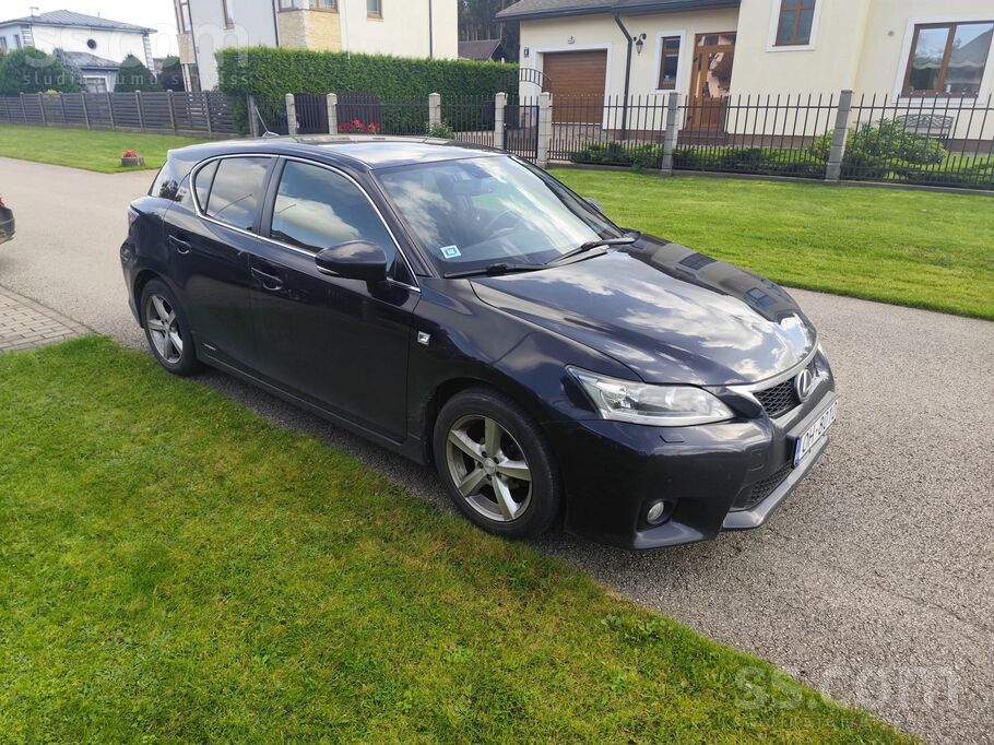 Pardodu Lexus Ct200 Hybrid Fsport. ar 1.8H 73Kw motoru. Laba komplektacija.