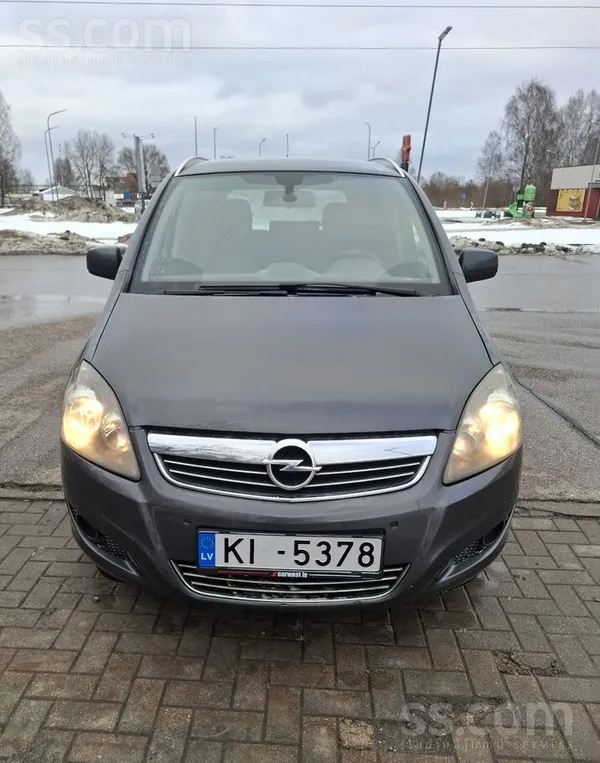 Opel Pārdodam ietilpīgu mašīnu ģimenei vai darbam. 