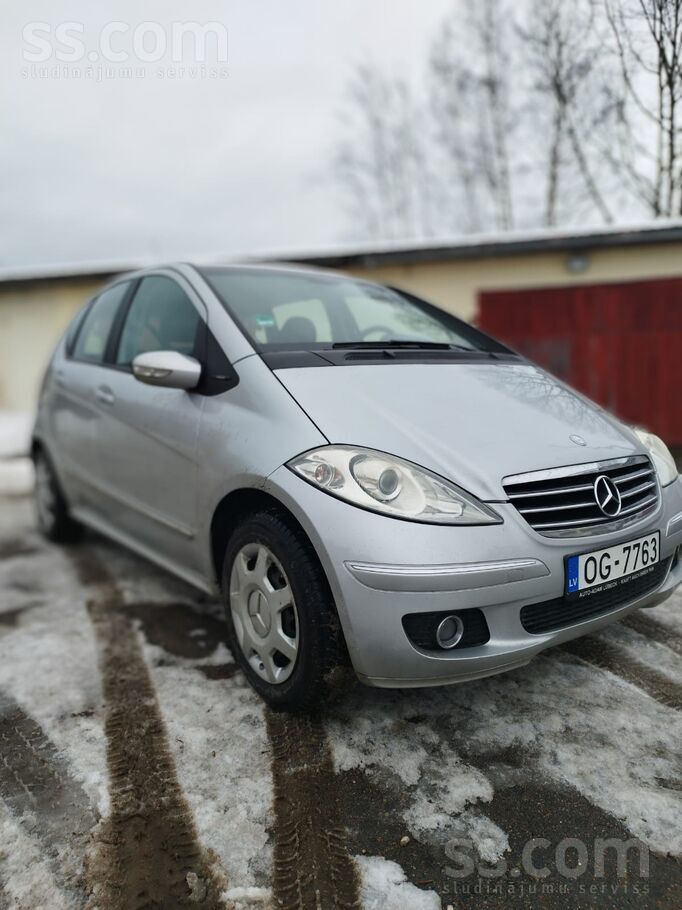 Mašīna ir labā tehniskā stāvoklī. Tehniskā apskate ir izieta lidz augusta be