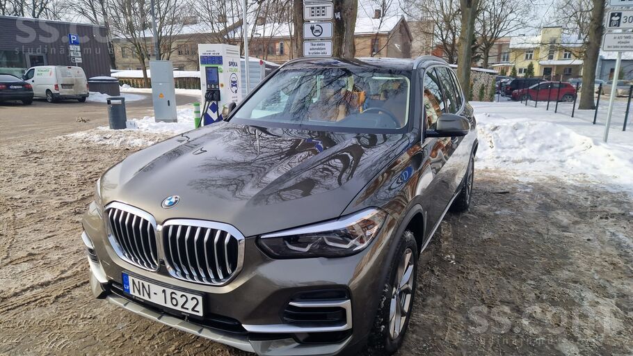 BMW X5 xDrive30d 210 Kw, viens īpašnieks, pirkta jauna Latvijā BMW Inchcape.
