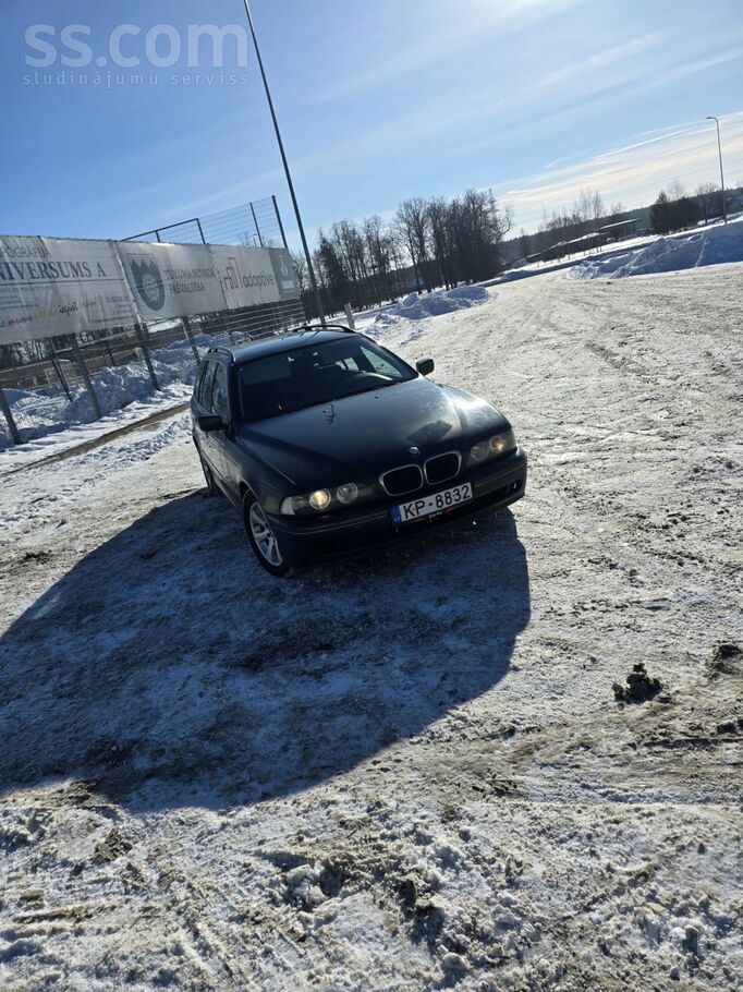 BMW Uz tirdziņu iet e39 2.5d komonrel.
