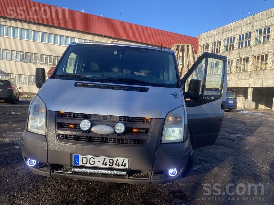 Ford Pārdod Ford tranzīt