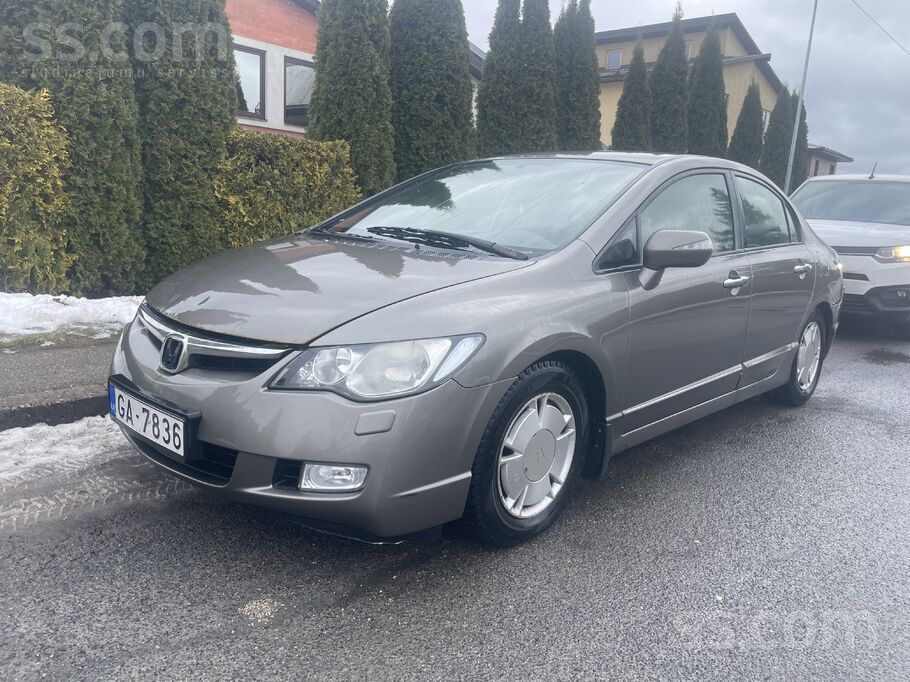 Uzticami kalpoja, līdz dabūja triecienu pa aizmuguri. Arī pašlaik pilnībā br