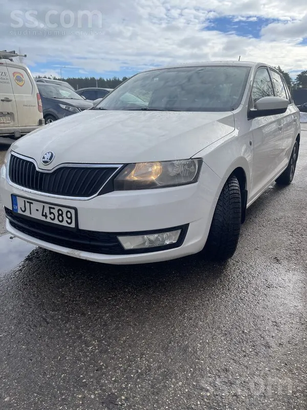 Skoda Pārdodu savu ekonomisko pilsētas auto, kurš ir pal