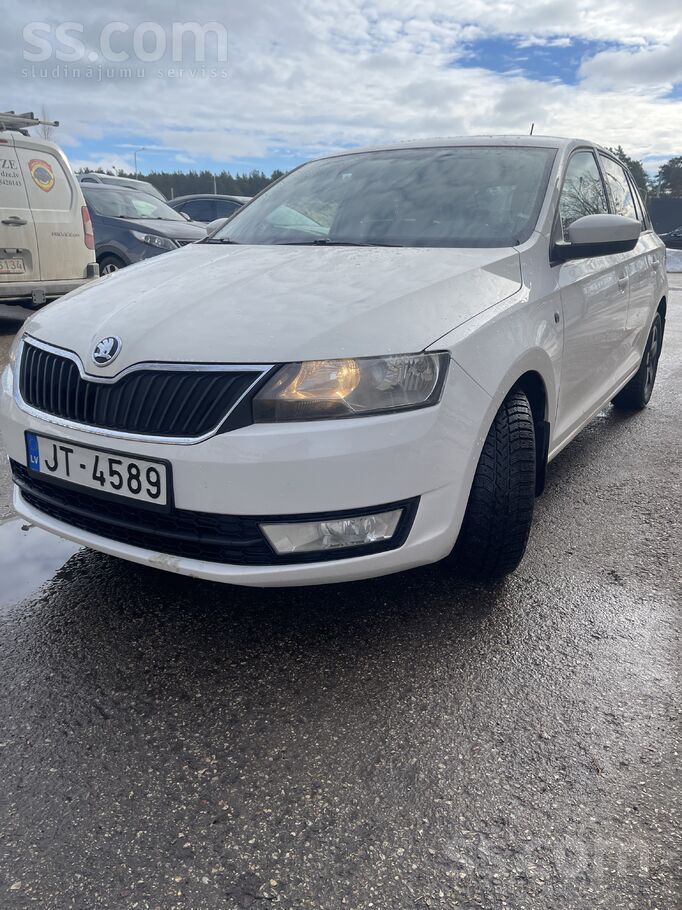 Pārdodu savu ekonomisko pilsētas auto, kurš ir palicis par mazu. Auto ir teh