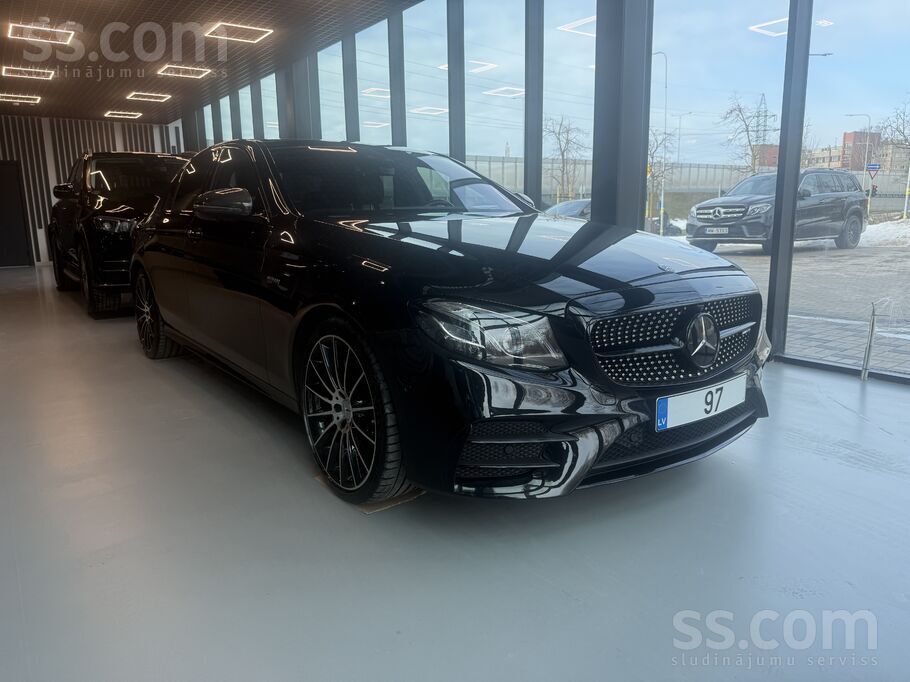 Tiek pārdots Mercedes E43 amg 4matic (pilnpiedziņa), 401 ZS (295kW).
Perfe